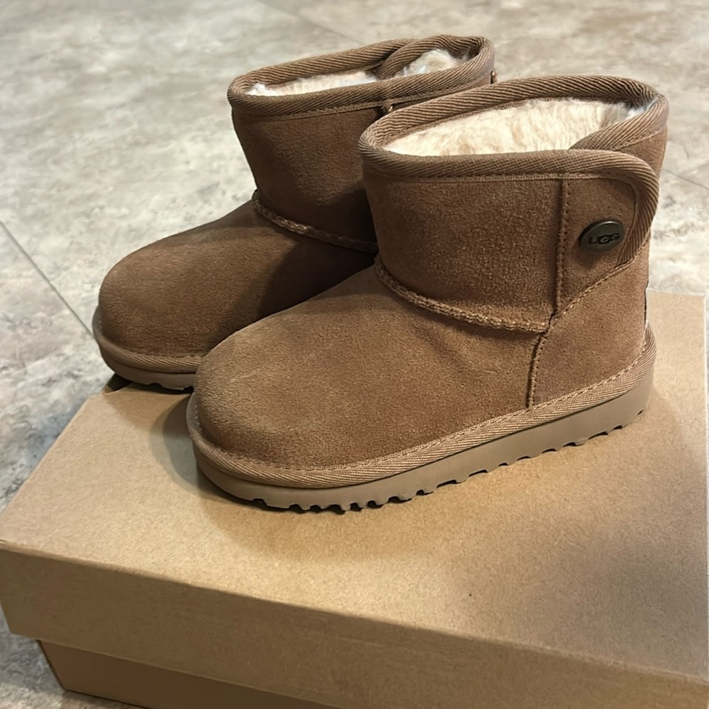 Never worn toddler Ugg boots!